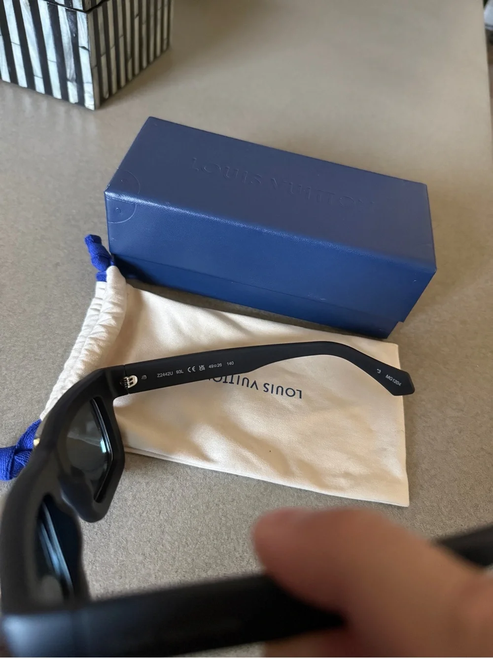 Louis Vuitton Black Square Sunglasses with Silver Trim - Picture 3 of 7